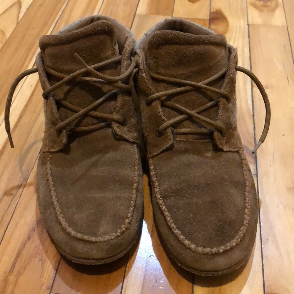 Patagonia size 8 tan suede chukis shoes